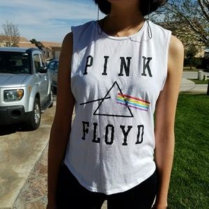Cute pink floyd muscle tee, fairly new hardly worn